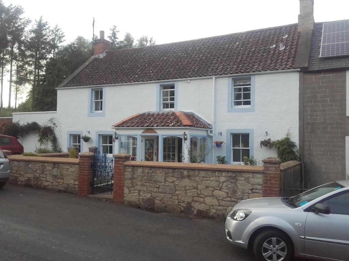 Relax In A 1 Bedroom Apartment Near A Country Pub Eyemouth Exterior foto